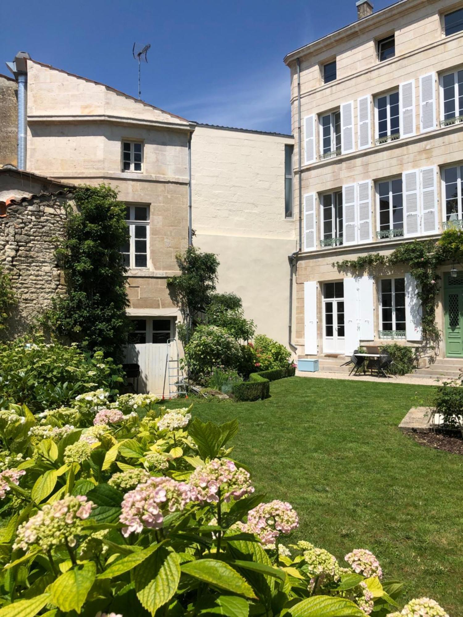 L'Hotel Particulier Du 12 Niort Buitenkant foto